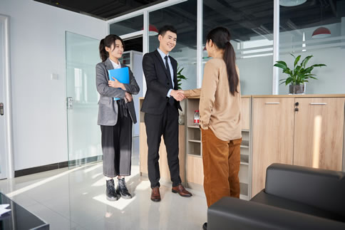 上獵頭網(wǎng)找獵頭顧問推薦工作的好處有哪些？